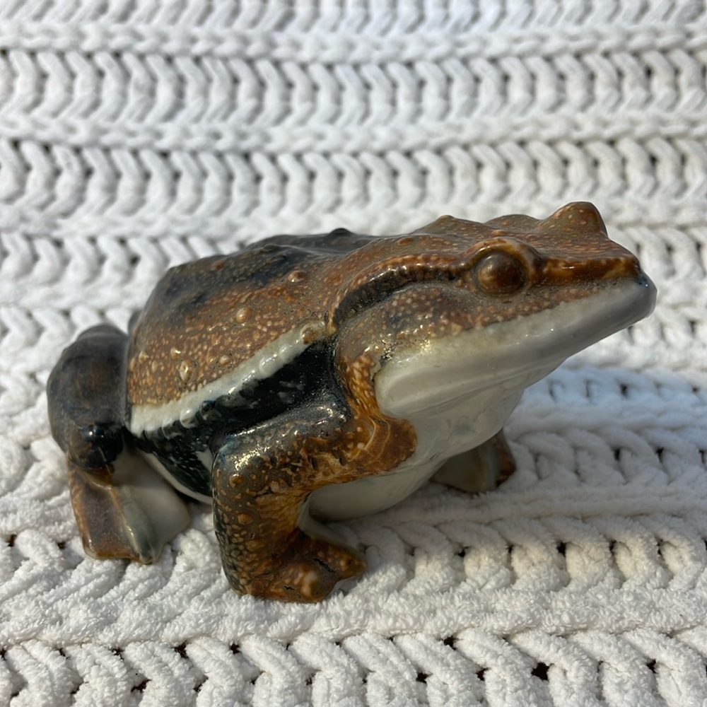 Vintage Japanese Ceramic or Porcelain Toad Frog Hirado Style Made In Japan